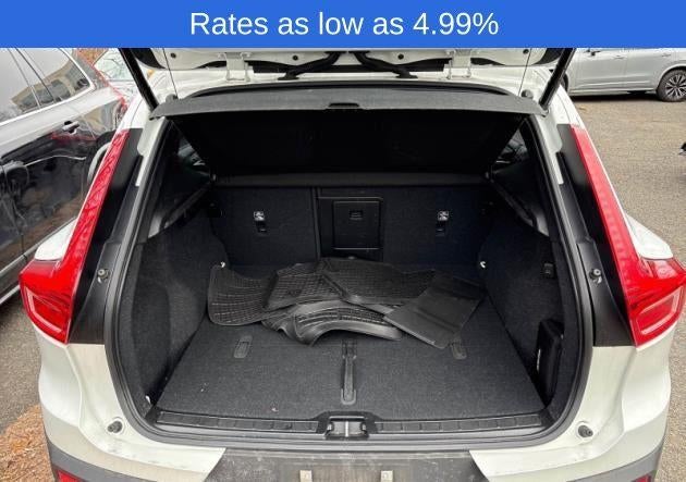 2023 Volvo XC40 B5 AWD Plus Dark Theme