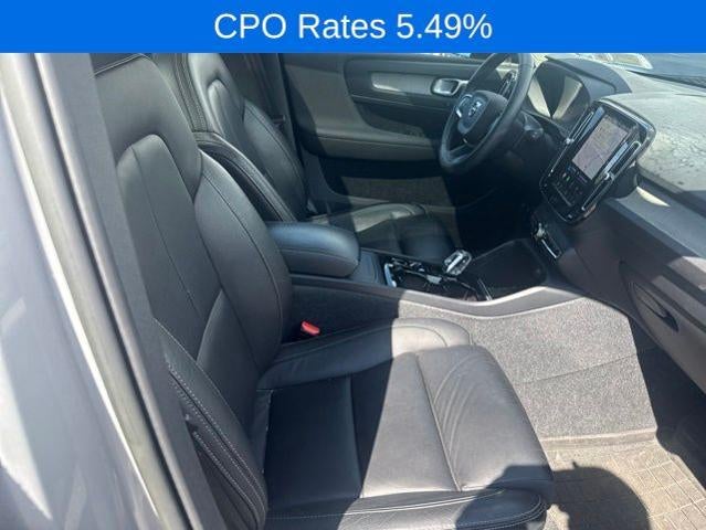 2023 Volvo XC40 B5 AWD Plus Dark Theme