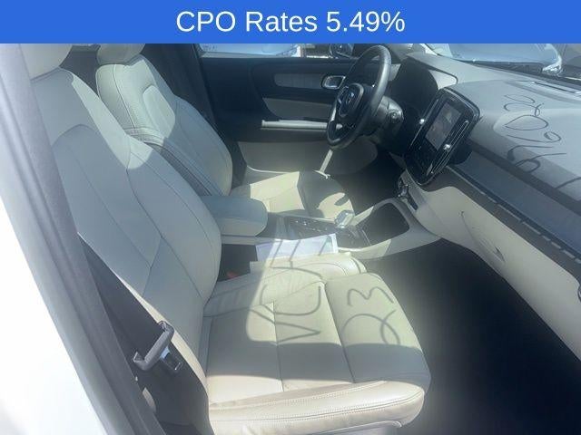 2023 Volvo XC40 B5 AWD Plus Dark Theme
