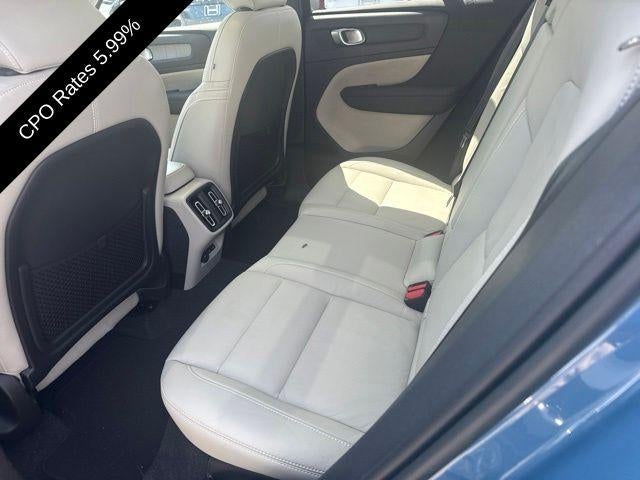 2023 Volvo XC40 B5 AWD Plus Dark Theme