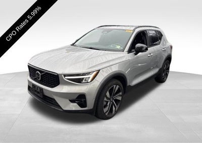 2023 Volvo XC40 B5 AWD Plus Dark Theme