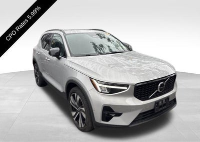 2023 Volvo XC40 B5 AWD Plus Dark Theme