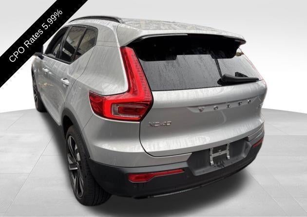 2023 Volvo XC40 B5 AWD Plus Dark Theme