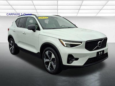 2023 Volvo XC40 B5 AWD Plus Dark Theme