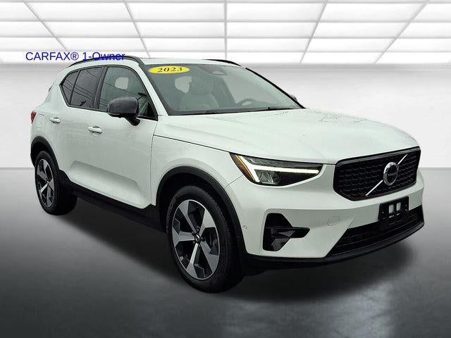 2023 Volvo XC40 B5 AWD Plus Dark Theme