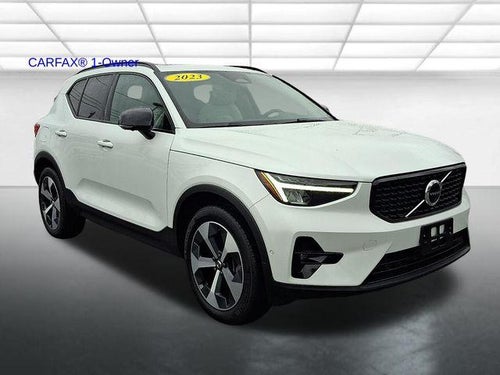 2023 Volvo XC40 B5 AWD Plus Dark Theme