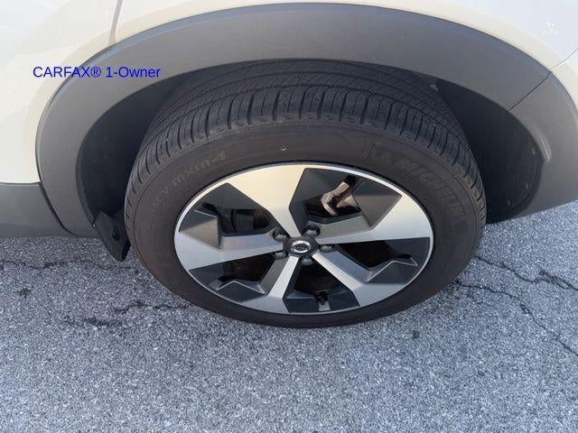 2023 Volvo XC40 B5 AWD Plus Dark Theme