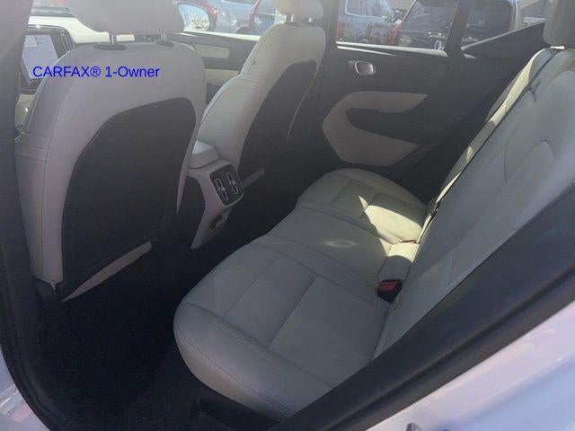 2023 Volvo XC40 B5 AWD Plus Dark Theme