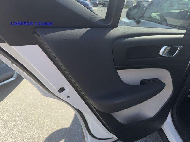 2023 Volvo XC40 B5 AWD Plus Dark Theme