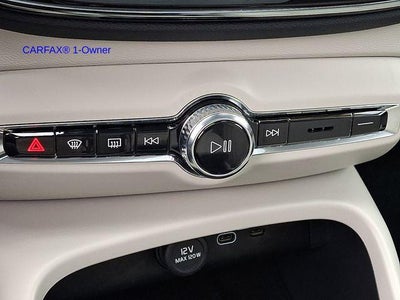 2023 Volvo XC40 B5 AWD Plus Dark Theme