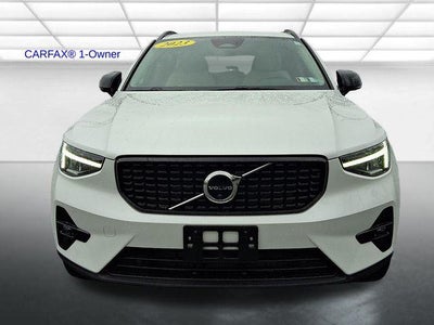 2023 Volvo XC40 B5 AWD Plus Dark Theme