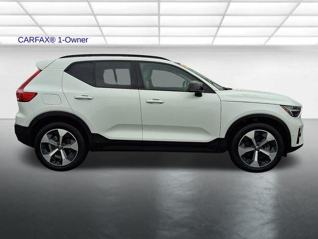2023 Volvo XC40 B5 AWD Plus Dark Theme