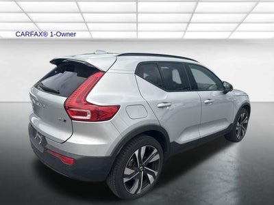 2023 Volvo XC40 B5 AWD Plus Dark Theme