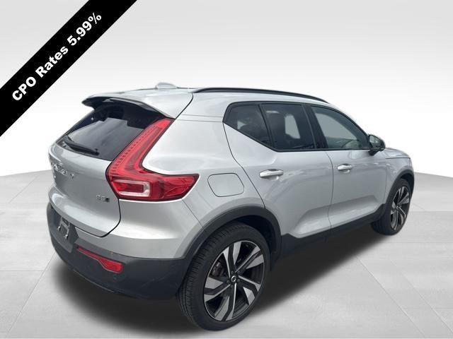2023 Volvo XC40 B5 AWD Plus Dark Theme