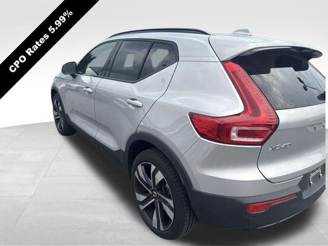 2023 Volvo XC40 B5 AWD Plus Dark Theme
