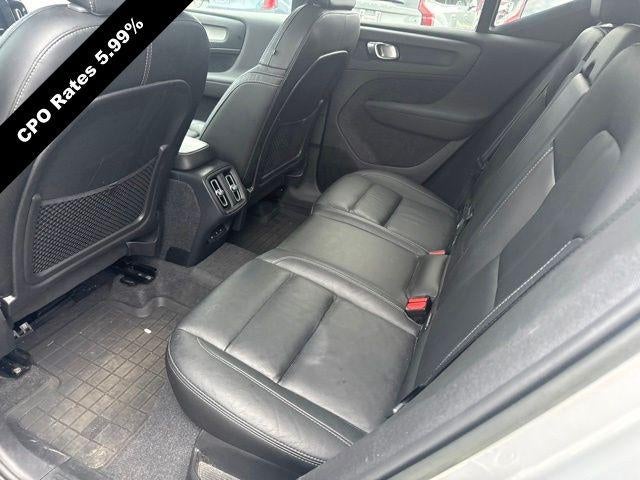2023 Volvo XC40 B5 AWD Plus Dark Theme