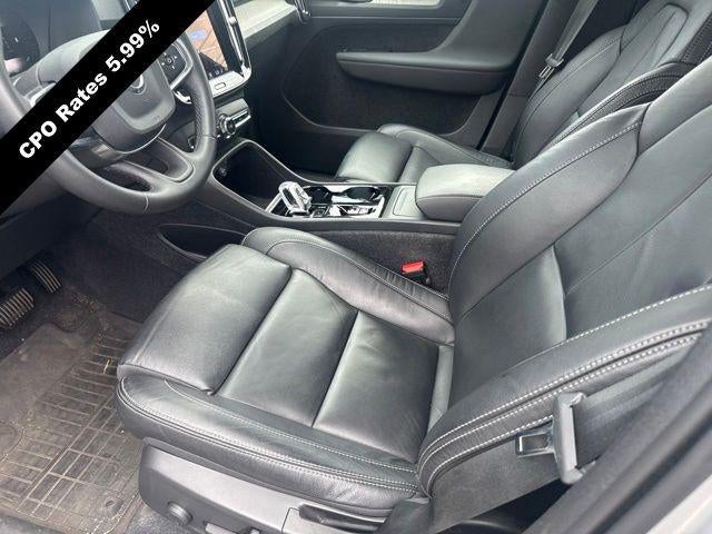 2023 Volvo XC40 B5 AWD Plus Dark Theme