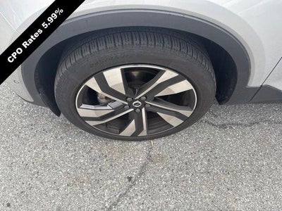 2023 Volvo XC40 B5 AWD Plus Dark Theme