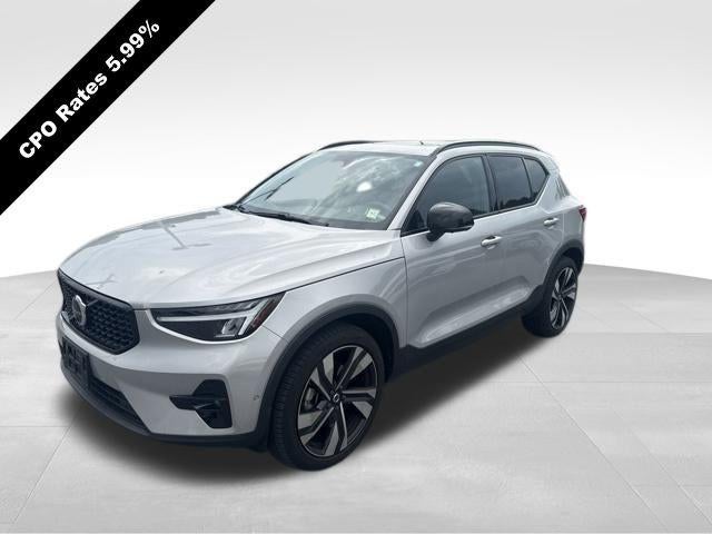 2023 Volvo XC40 B5 AWD Plus Dark Theme