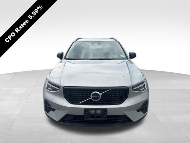 2023 Volvo XC40 B5 AWD Plus Dark Theme