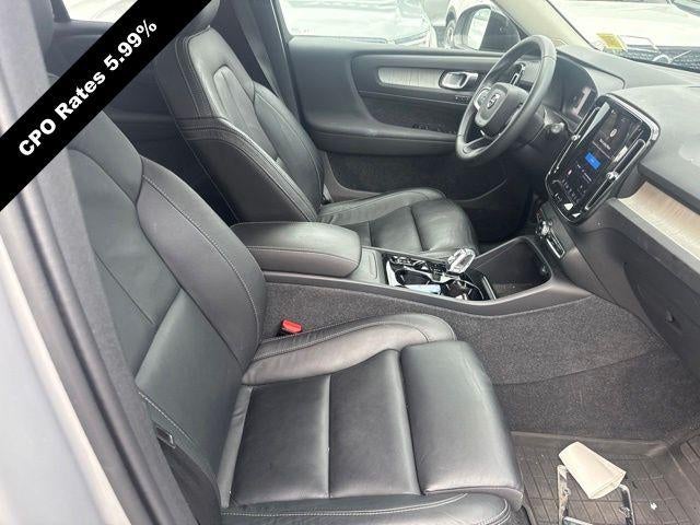 2023 Volvo XC40 B5 AWD Plus Dark Theme
