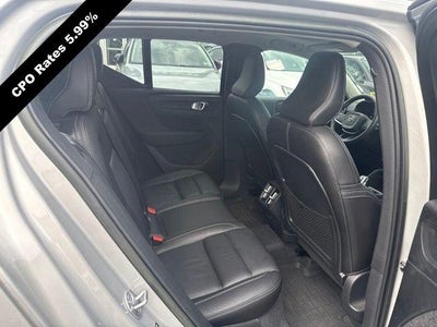 2023 Volvo XC40 B5 AWD Plus Dark Theme