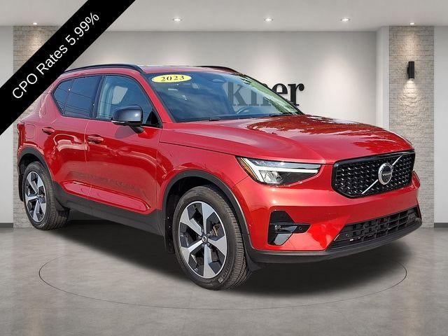 2023 Volvo XC40 B5 AWD Plus Dark Theme