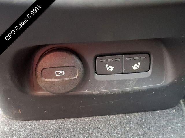 2023 Volvo XC40 B5 AWD Plus Dark Theme