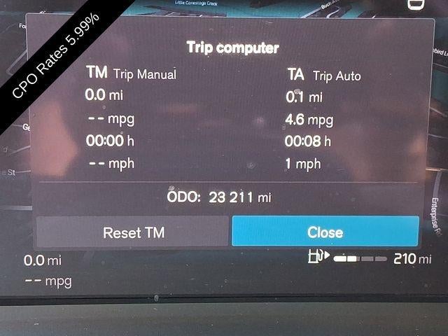2023 Volvo XC40 B5 AWD Plus Dark Theme