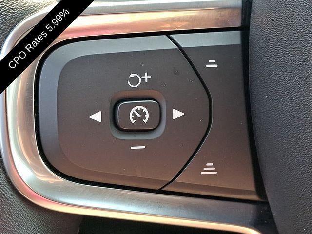 2023 Volvo XC40 B5 AWD Plus Dark Theme