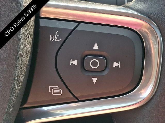 2023 Volvo XC40 B5 AWD Plus Dark Theme