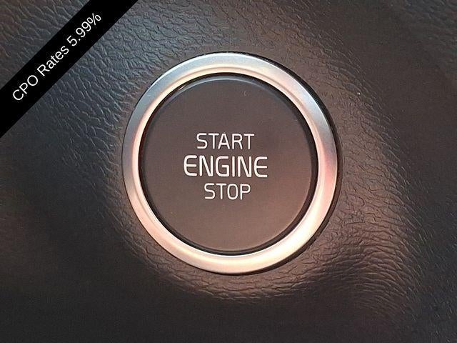 2023 Volvo XC40 B5 AWD Plus Dark Theme