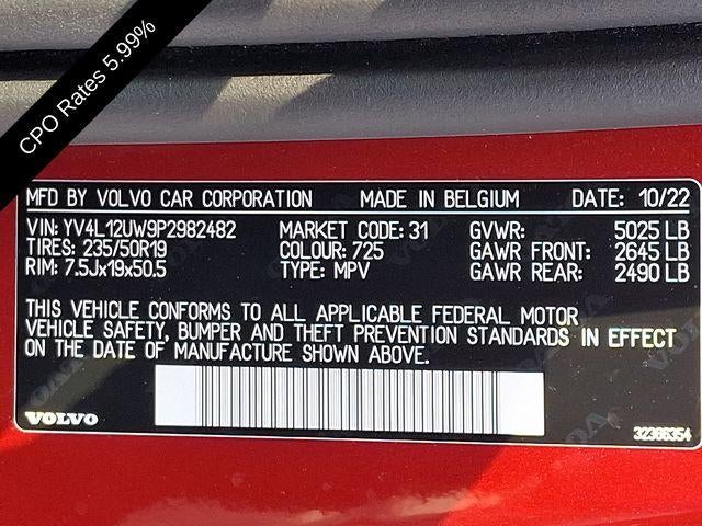 2023 Volvo XC40 B5 AWD Plus Dark Theme