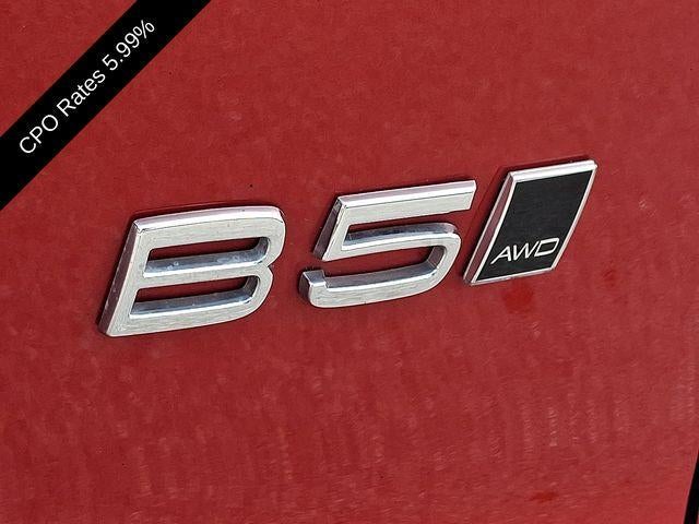 2023 Volvo XC40 B5 AWD Plus Dark Theme