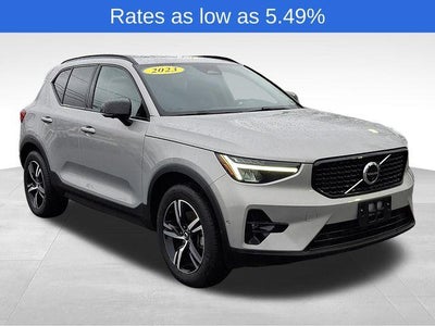 2023 Volvo XC40 B5 AWD Plus Dark Theme