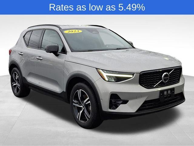 2023 Volvo XC40 B5 AWD Plus Dark Theme