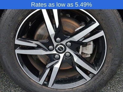 2023 Volvo XC40 B5 AWD Plus Dark Theme