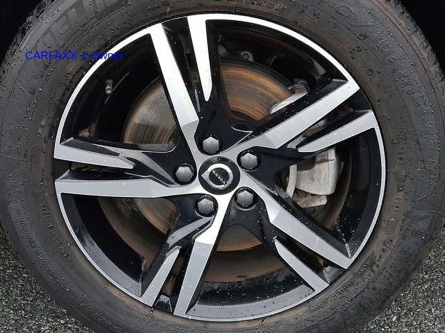 2023 Volvo XC40 B5 AWD Plus Dark Theme