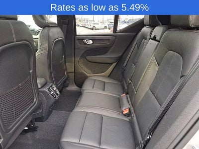 2023 Volvo XC40 B5 AWD Plus Dark Theme