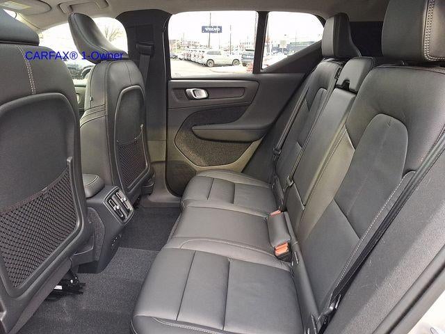 2023 Volvo XC40 B5 AWD Plus Dark Theme