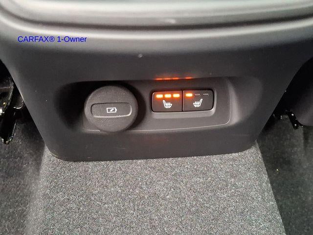 2023 Volvo XC40 B5 AWD Plus Dark Theme