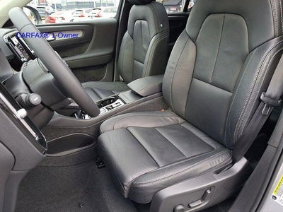 2023 Volvo XC40 B5 AWD Plus Dark Theme