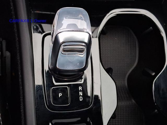 2023 Volvo XC40 B5 AWD Plus Dark Theme