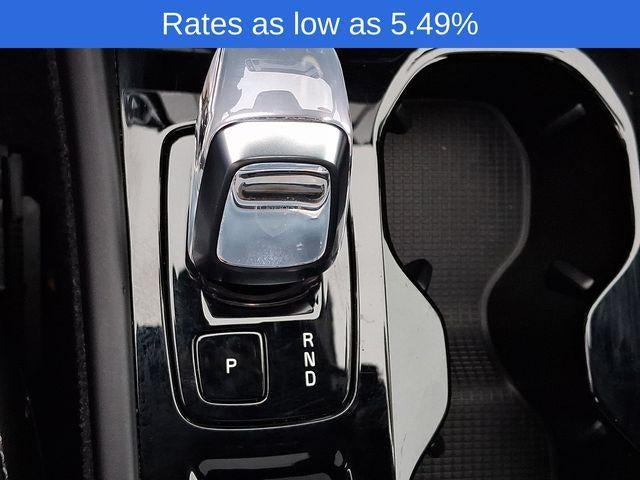 2023 Volvo XC40 B5 AWD Plus Dark Theme