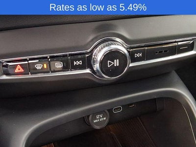 2023 Volvo XC40 B5 AWD Plus Dark Theme