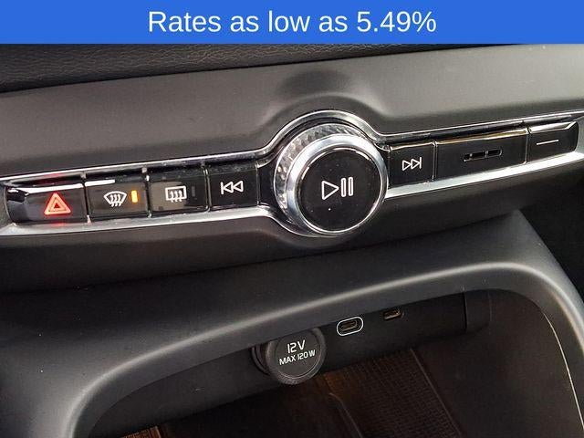 2023 Volvo XC40 B5 AWD Plus Dark Theme