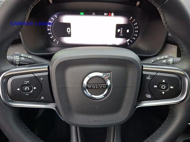 2023 Volvo XC40 B5 AWD Plus Dark Theme