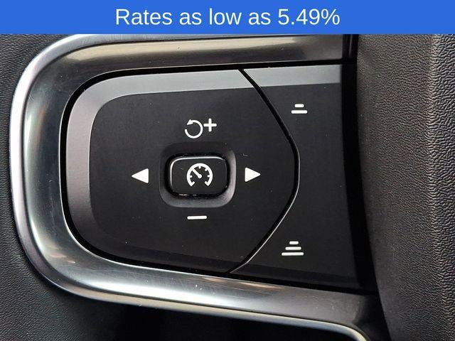 2023 Volvo XC40 B5 AWD Plus Dark Theme