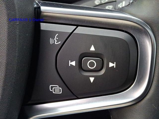 2023 Volvo XC40 B5 AWD Plus Dark Theme