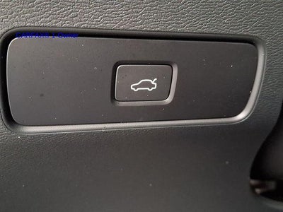 2023 Volvo XC40 B5 AWD Plus Dark Theme